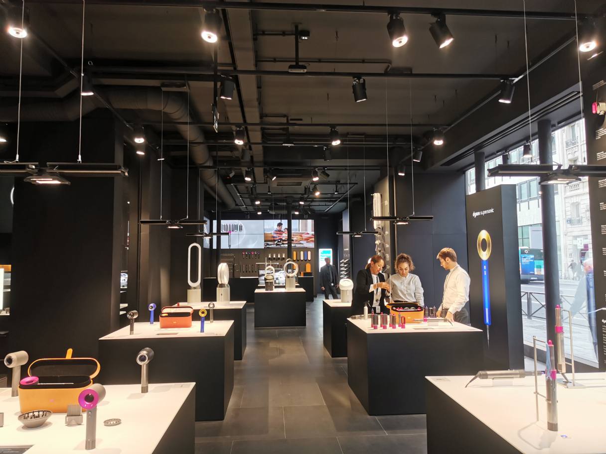 Flagship Dyson — parcours produits en boutique